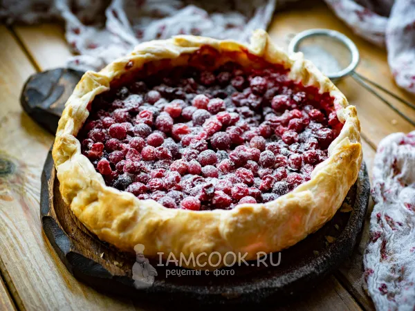 Фото блюда: Пирог с клюквой из слоеного теста