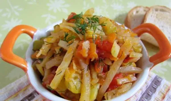 Фото блюда: Кольраби, тушеная с овощами
