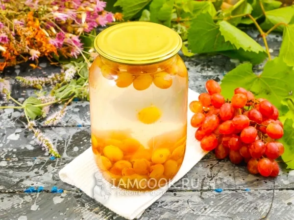 Фото блюда: Компот из винограда кишмиш на зиму