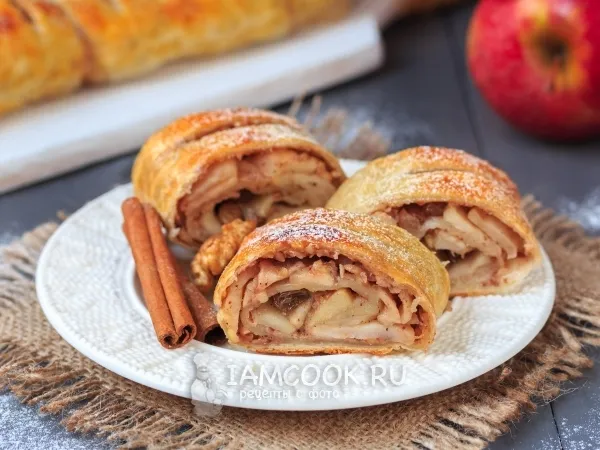 Фото блюда: Рулет из слоеного теста с яблоками