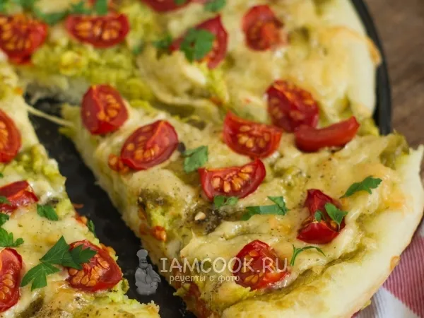 Фото блюда: Пицца с авокадо и помидорами