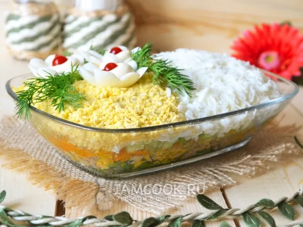 Фото блюда: Салат из горбуши консервированной