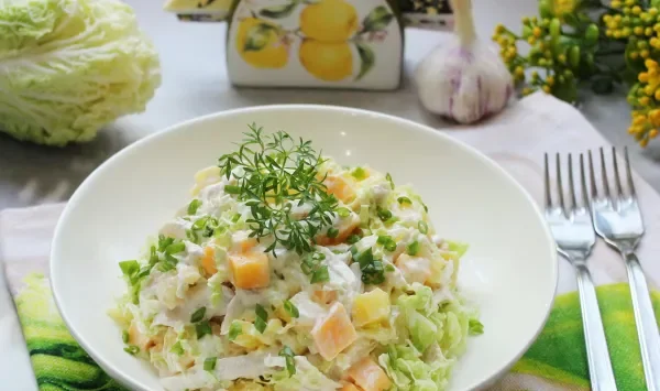 Фото блюда: Салат «Сказка» с курицей и ананасами
