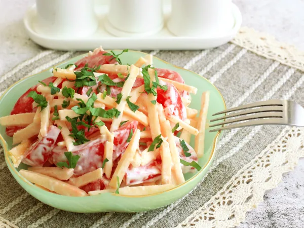 Фото блюда: Салат с помидорами и яблоками