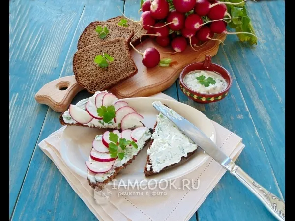 Фото блюда: Тосты из бородинского хлеба с редисом
