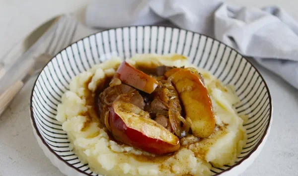 Фото блюда: Запеченная куриная печень с яблоками в духовке