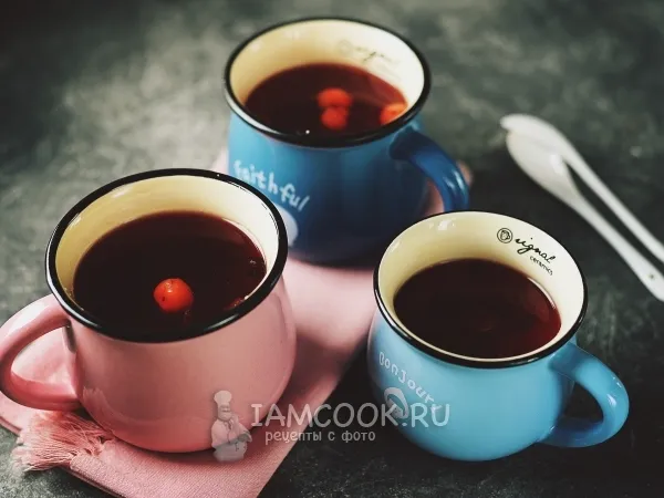 Фото блюда: Компот из вяленых вишни и клюквы