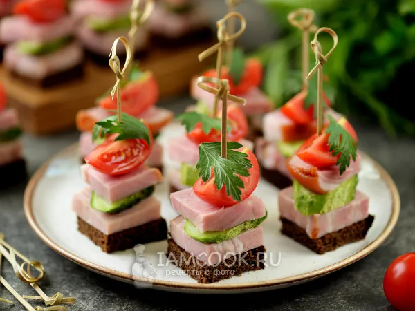 Фото блюда: Канапе с бужениной и окороком