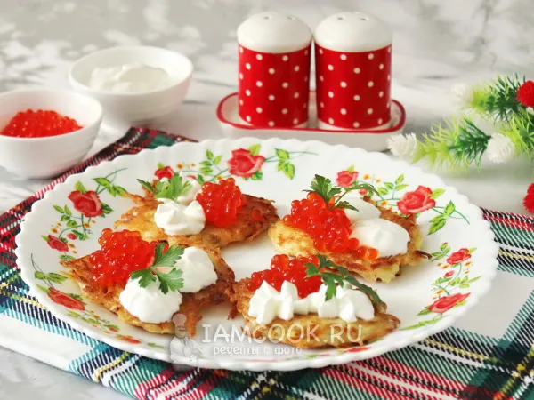 Фото блюда: Драники с красной икрой (закуска)