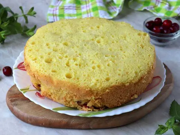 Фото блюда: Бисквит с вишней в мультиварке