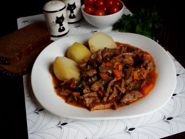 Фото блюда: Гуляш из отварной говядины