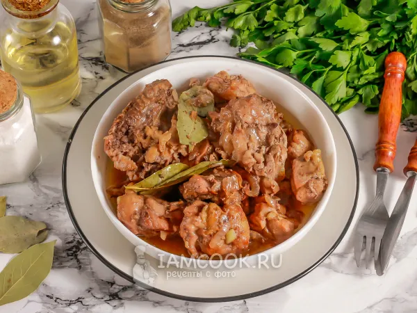 Фото блюда: Курица в красном вине на сковороде