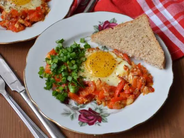 Фото блюда: Яичница шакшука с помидорами черри