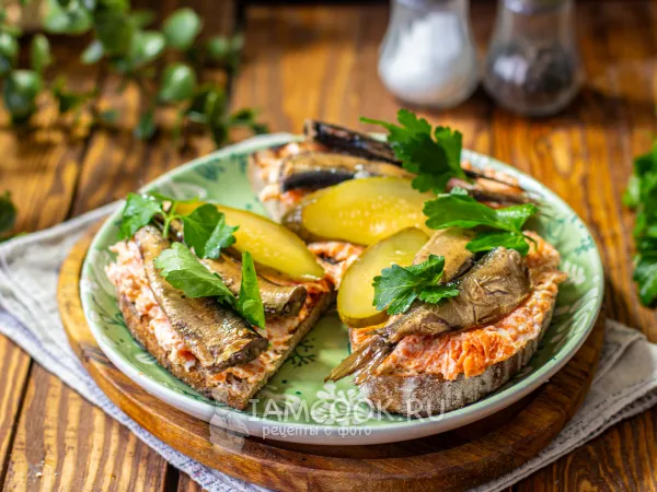 Фото блюда: Бутерброды с морковью и шпротами