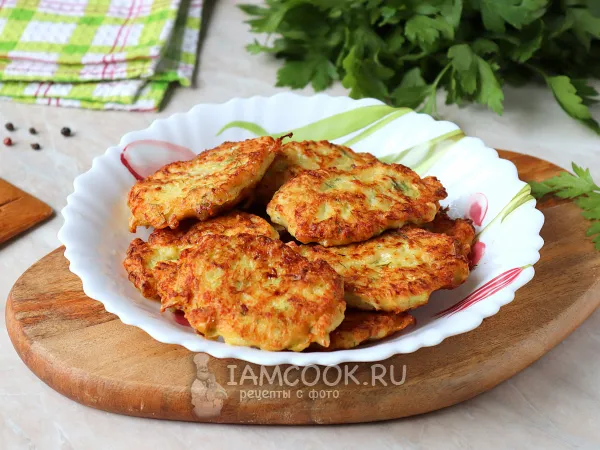 Фото блюда: Кабачковые оладьи с куриным фаршем на сковороде