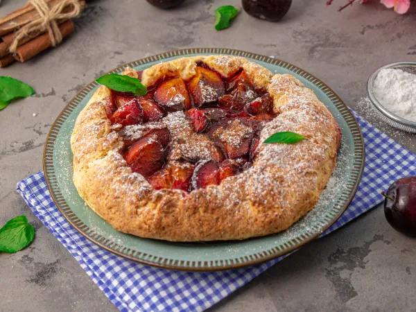 Фото блюда: Творожная галета со сливами