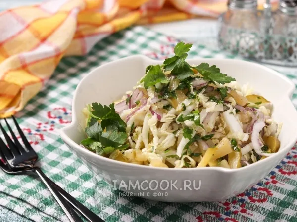 Фото блюда: Салат с пекинской капустой, ананасом и маринованным огурцом