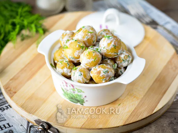 Фото блюда: Молодая картошка со сметаной (отварная)