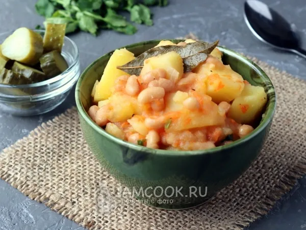 Фото блюда: Тушеная картошка с консервированной фасолью