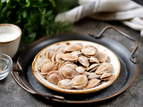 Фото блюда: Соленые абрикосовые косточки (Дона шурак)