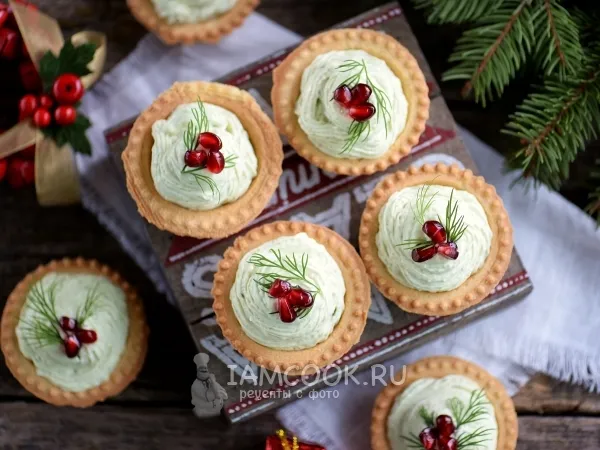 Фото блюда: Тарталетки с икрой селедки, авокадо и творожным сыром