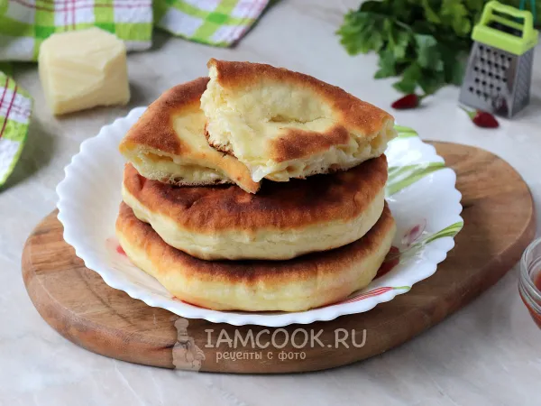 Фото блюда: Лепешки с сулугуни на сковороде (на кефире)