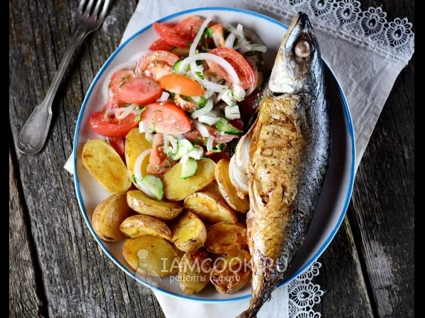 Фото блюда: Скумбрия с картошкой в фольге в духовке