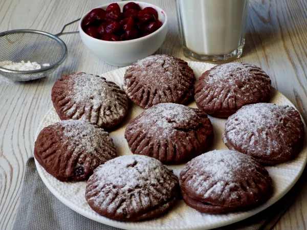 Фото блюда: Шоколадное печенье с вишней