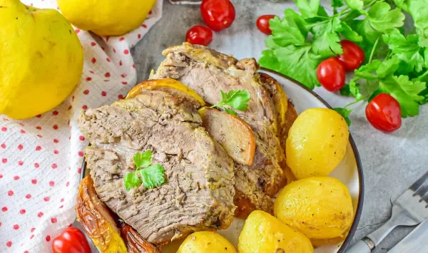 Фото блюда: Картошка с айвой и мясом (свининой)