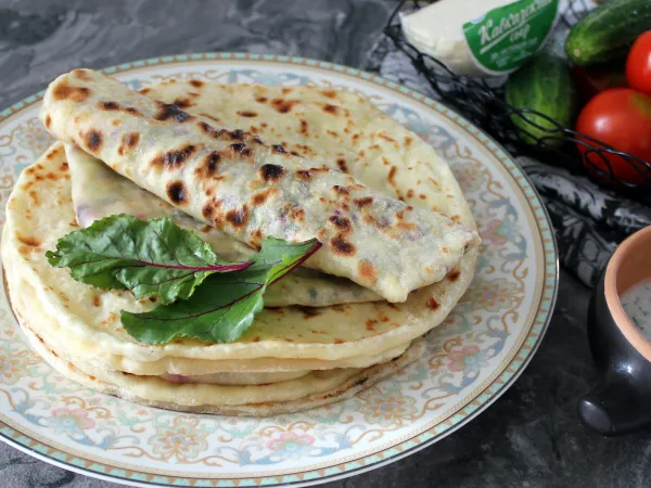 Фото блюда: Хычины со свекольной ботвой и сыром