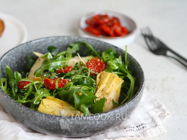 Фото блюда: Салат с консервированными артишоками и вялеными помидорами