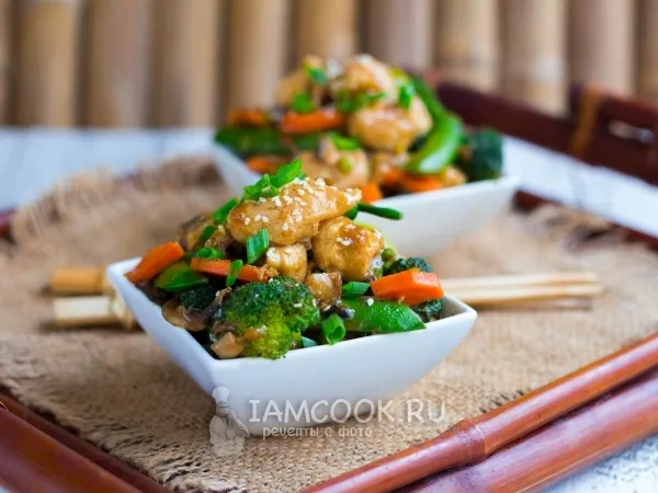 Фото блюда: Му Гу Гай Пан – курица с грибами по-китайски