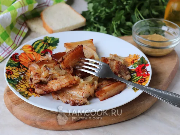 Фото блюда: Жареная свиная грудинка на сковороде