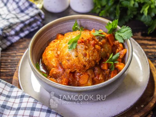 Фото блюда: Рыбные тефтели в томатном соусе на сковороде