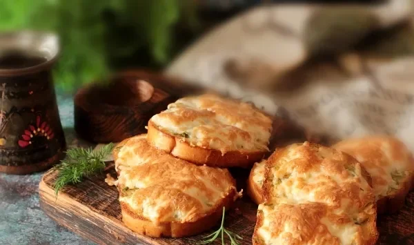 Фото блюда: Яичные гренки с укропом и сыром в духовке