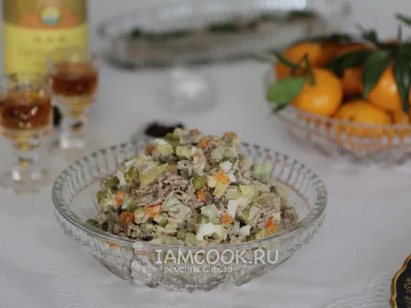 Фото блюда: Оливье с яблоком и говядиной (вкус детства)