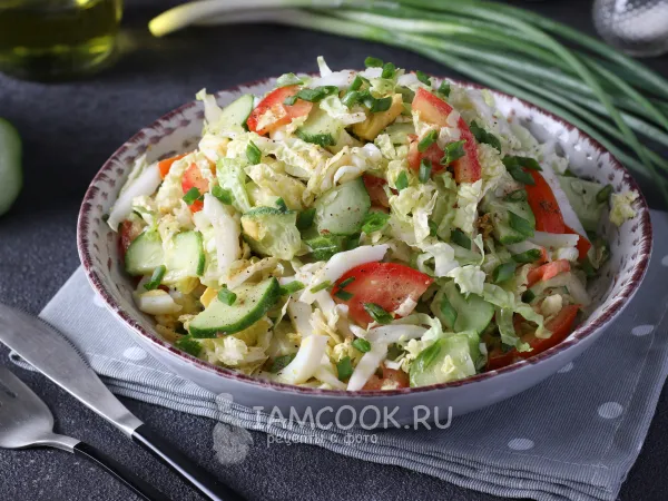 Фото блюда: Салат с пекинской капустой, огурцом, помидором и яйцом