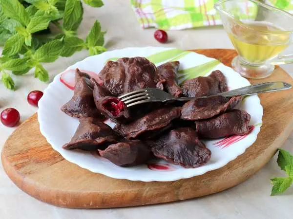 Фото блюда: Шоколадные вареники с вишней