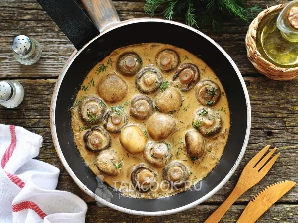 Фото блюда: Сметанно-соевый соус с целыми шампиньонами