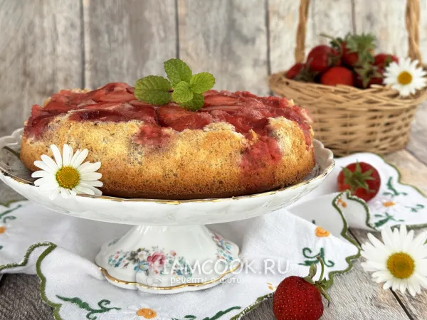 Фото блюда: Пирог-перевёртыш с клубникой