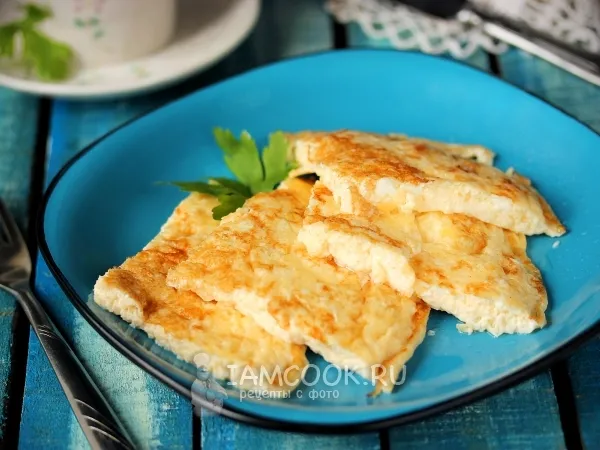 Фото блюда: Омлет с молоком на сковороде