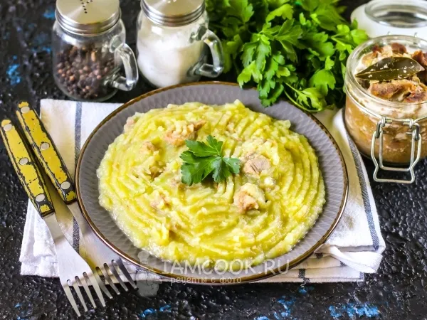 Фото блюда: Картофельное пюре с тушенкой