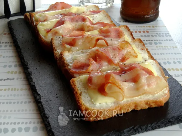 Фото блюда: Бутерброды с беконом и сыром в духовке