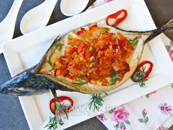 Фото блюда: Скумбрия, фаршированная овощами, в духовке