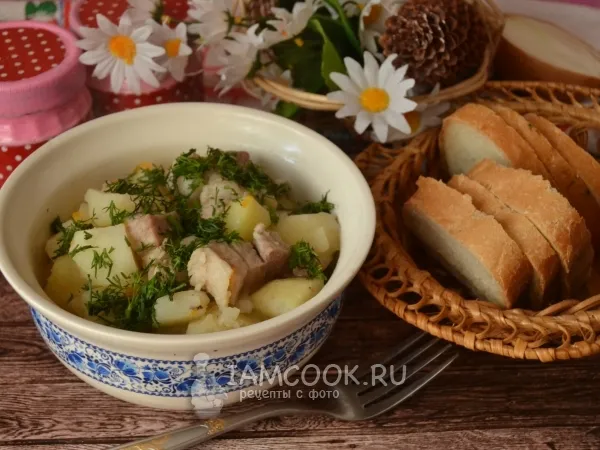 Фото блюда: Тушеная картошка с мясом в сковороде