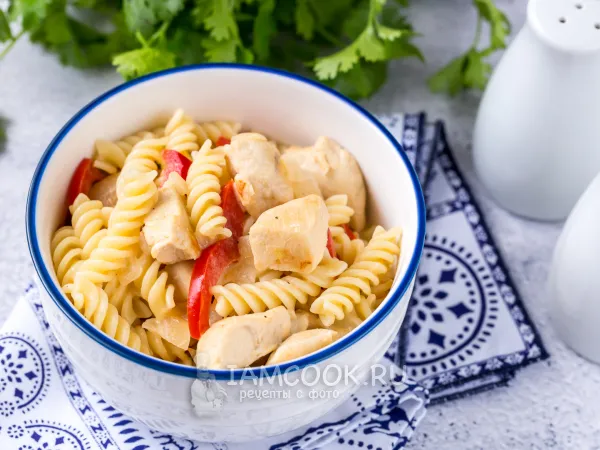 Фото блюда: Макароны с куриной грудкой в сливочном соусе