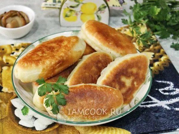 Фото блюда: Жареные пирожки с солеными груздями