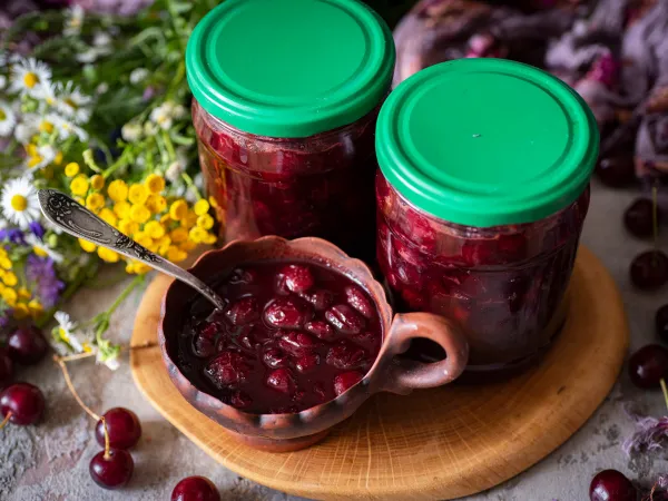 Фото блюда: Варенье из вишни с коньяком и шоколадом