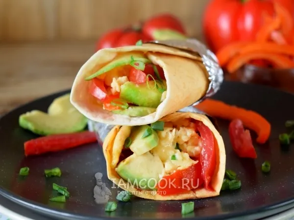 Фото блюда: Буррито с авокадо и яичницей-скрэмбл