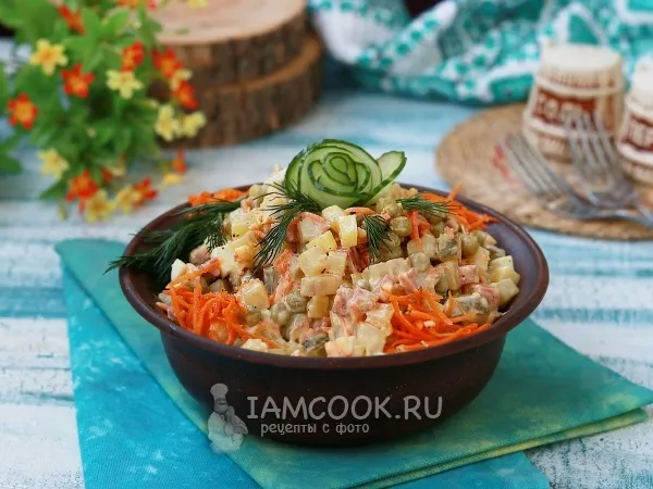 Фото блюда: Оливье с колбасой и корейской морковью